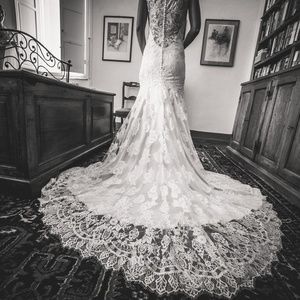 Elegant Lace Low Back Wedding Dress
